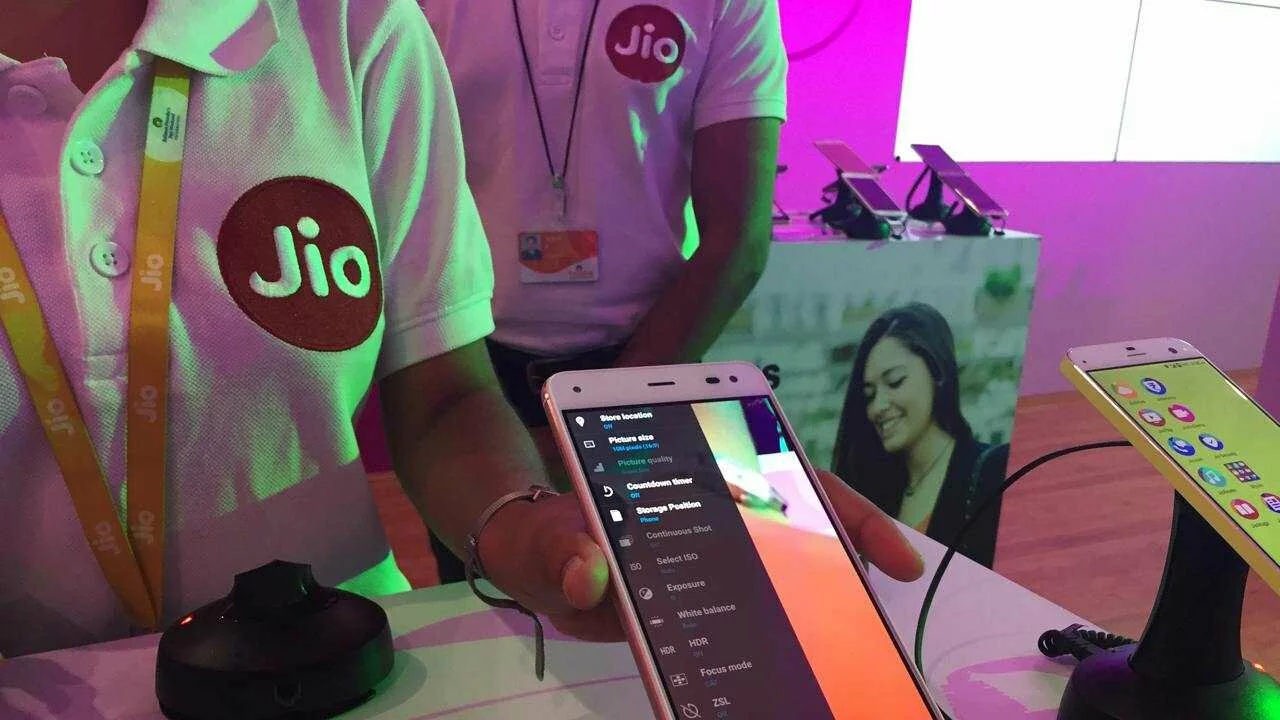 Facebook invests Rs 43,574 cr in Reliance Jio for 9.99% stake; becomes largest minority shareholder - Firstpost
