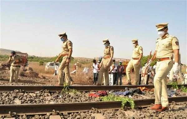 Aurangabad, May 8 Survivors of the Aurangabad train accident frantically raised alarm to alert their group members sleeping on tracks about a fast-approaching freight train, but it all went in vain a