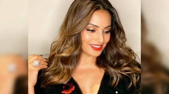 Quarantine fitness: Bipasha Basu shares workout routine in new post. Urges fans to stay safe