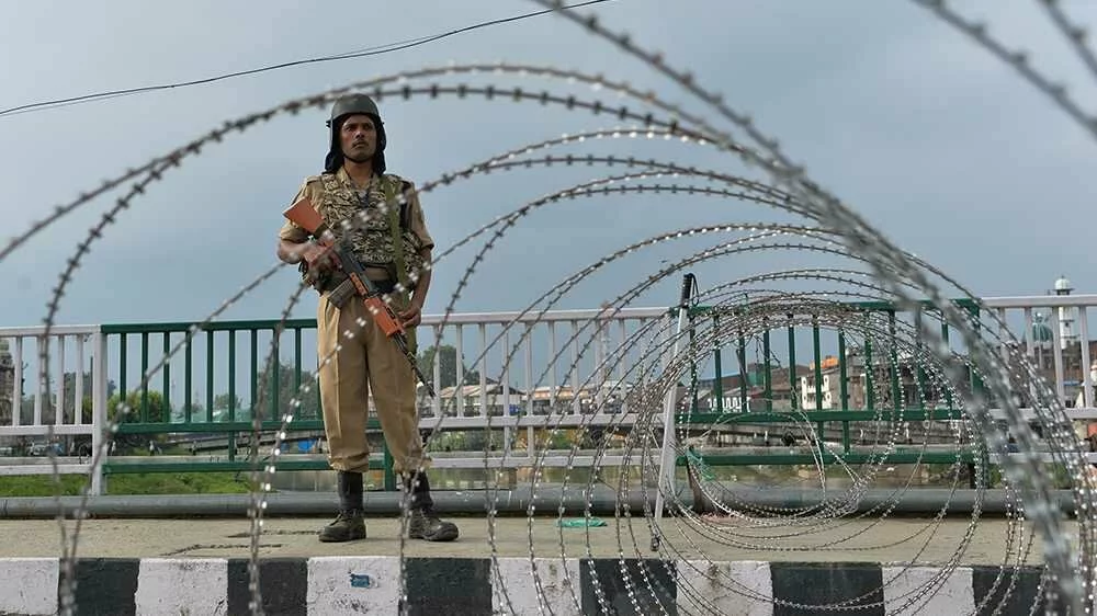 Kashmir: Srinagar a maze of razor wires and steel barriers