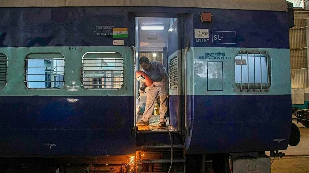 India turns trains into isolation wards as COVID-19 cases rise