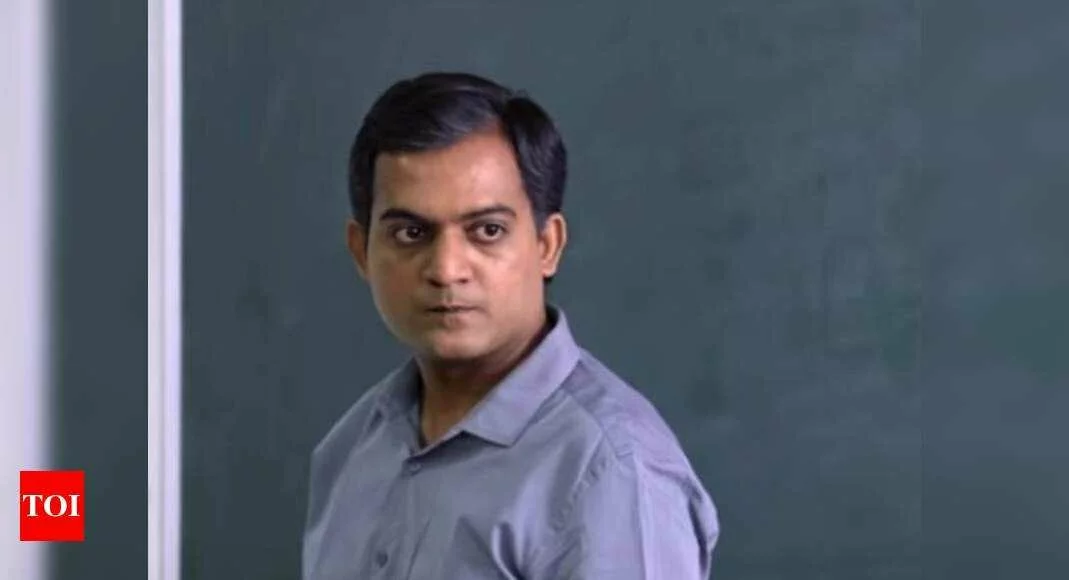 Throwback Thursday: Meet Jay Bhatt, the angry professor from 'Chello Divas' - Times of India