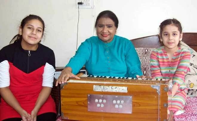 Koka fame singer Sarvjeet devoting time to granddaughters, yoga